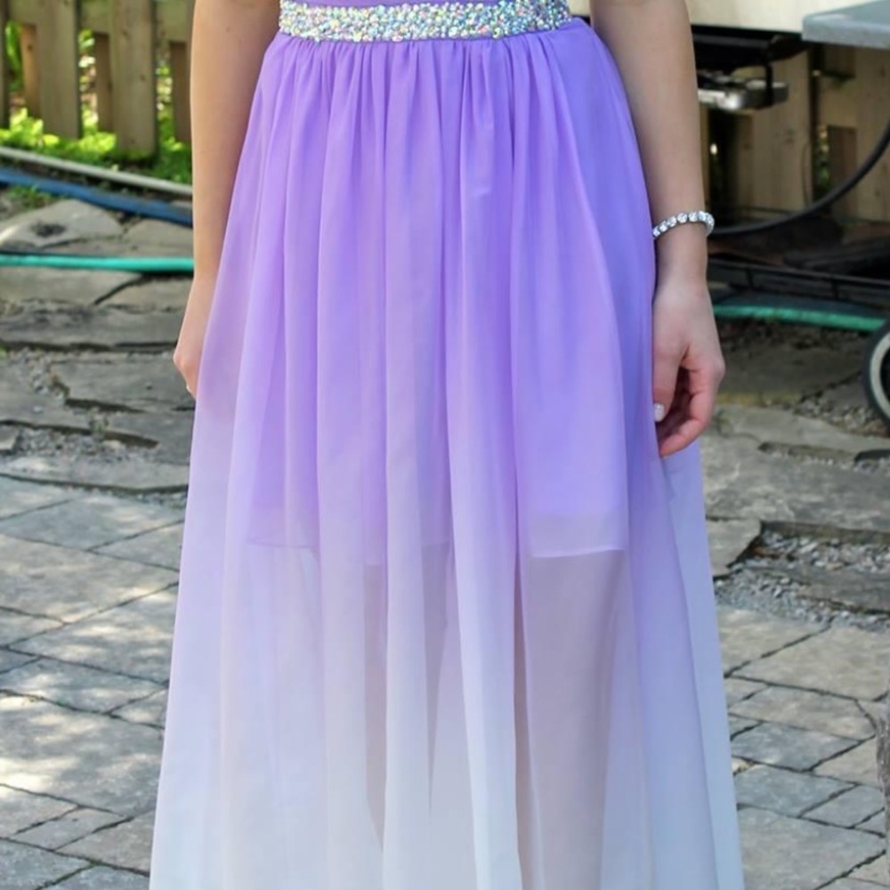 La Femme Prom / Wedding / Grad Formal dress, size 2 - Picture 16 of 16